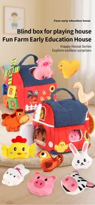 Dettaglio di peluche animali della fattoria con borsa portaoggetti per bambini