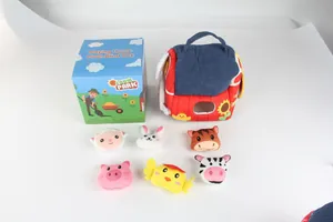 Set dettagliato di peluche a sorpresa a tema fattoria con borsa a casa e sei animali