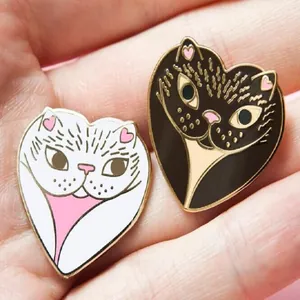 Tekenfilm Emaille Speld Hartvorm Kat Legering Dierlijke Broche Mode Badge Voor Koppels Kleding Denim Rugzak Accessoires