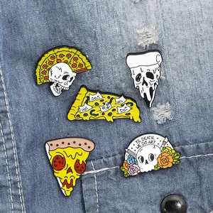 Lot de 5 broches punk en émail avec motifs de tête de mort et chat sur denim bleu