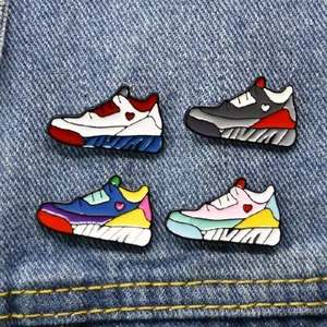 Mode Cartoon Sneaker Form Legierung Emaille Brosche Herz Design Sportschuh Abzeichen Pin Für Schulranzen Jacke Damen Schmuck