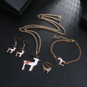 Kerstmis rendier sieradenset met gouden ketting, oorbellen, armband en ring