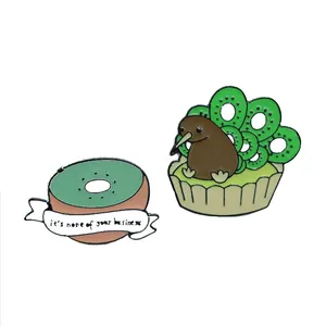 Grappige kiwi-vogel cupcake en kiwi plakje emaille broche set met it's none of your business tekst