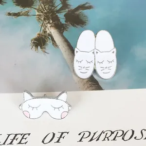 Simpatica Spilla Giapponese in Smalto a Forma di Gatto Maschera Pantofola per Donna Accessori per Borse in Denim Lega Cartone Animato Animale Gioielli Regalo