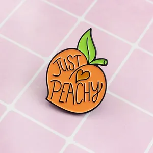 Broche en Émail Mignonne Just Peachy Fruit Pêche Orange Badge Avec Feuilles Vertes Cœur Alliage Émail Bijoux Pour Femmes Enfants Vêtements