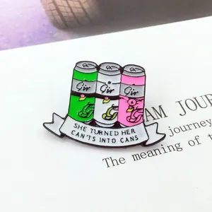 Détail de broches en émail colorées avec le ruban She Turned Her Can'ts Into Cans