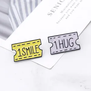 Lot de pins émaillés mignons style japonais Smile et Hug pour couples et sacs