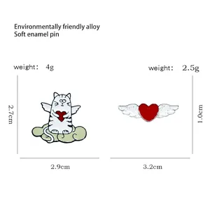 Épingles émaillées chat ange et cœur ailé avec détails de dimensions et de poids