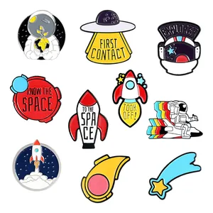 Lot de pins émaillés sur le thème de l'espace avec astronaute, fusée et planètes