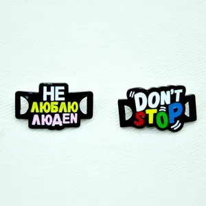 Set mit 2 Emaille-Pins mit 'DON'T STOP' und russischem Text auf Zinklegierung