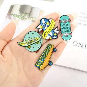 Set de pin's de skateboard en émail avec citations créatives sur support métallique