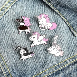 Cartoon Legering Emaille Eenhoorn Brosche Punk Gothic Donkere Stijl Pestdokter Kettingzaag Schedel Emaille Pin Badge Voor Kleding Tas