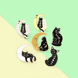 Set aus 6 süßen Emaille-Pins mit schwarzer Katze und Mondphasen in Schwarz-Gold