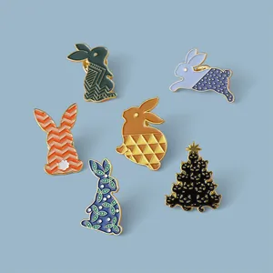 Lot de 6 broches émaillées colorées en forme de lapin et d'arbre à chat doré