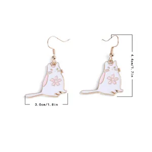 Süße weiße Katzenohrringe mit Kirschblüten und Goldhaken, Höhe 4,4 cm für Damen