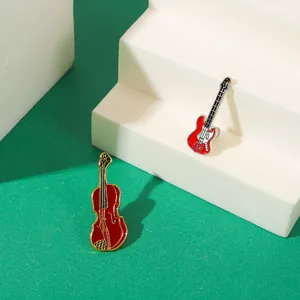 Set di spille vintage in smalto rosso con forme di chitarra e violino