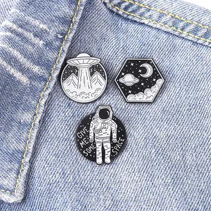Juego de Pines de Esmalte de Astronauta Espacial Aleación OVNI Planeta Cielo Estrellado Broche Give Me Some Space Insignia Ropa