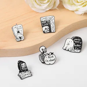 Lot de 5 pin's émaillés tête de mort et fantôme, design gothique noir et blanc sur bois