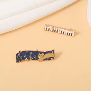 Set de broches de esmalte con teclado de piano y gato estrellado con brillo fino