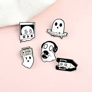 Ghost Emaille-Anstecknadel-Set mit Musikplayer- und Radio-Designs auf rosa Hintergrund