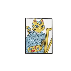 Détail d'un pin's en émail chat artiste style Van Gogh aux couleurs éclatantes