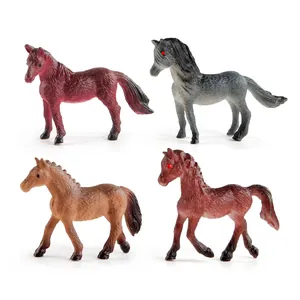 Set di statuette realistiche di cavalli con texture dettagliate e varie pose naturali