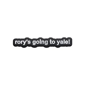 Inspirerende Rory's Going to Yale emaille speld met zwarte achtergrond en witte tekst