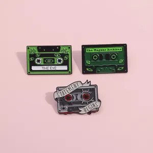 Pins en Émail Cassette Audio Rétro The Magnus Archives Pour Sac À Dos Vêtements Décor Alliage de Zinc Œil Toile d'Araignée Horreur Bijoux