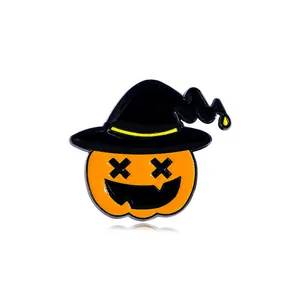 Mignonne épingle d'Halloween en émail avec citrouille orange et chapeau de sorcier