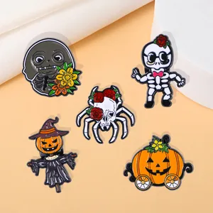 Broche en Émail de Dessin Animé Halloween Alliage de Zinc Squelette Citrouille Épouvantail Carrosse Citrouille Badge Pour Vêtements Bijoux Fête Halloween