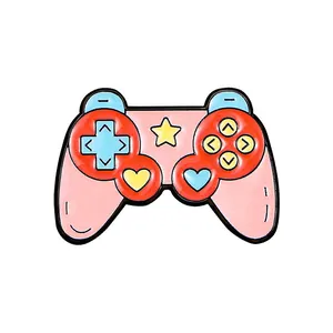 Spilla in smalto a forma di controller gioco retrò rosa con dettagli a cuore e stella