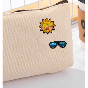 Creative cartoon sun and sunglasses enamel brooch set on a stylish canvas bag