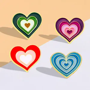 Douce Broche Cœur en Alliage de Zinc Émail Multicolore Goutte d'Huile Épinglette Badge Dessin Animé Bijoux pour Femmes Hommes Accessoire Sac