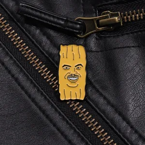 Insigne en émail humoristique Steve Harvey sur veste en cuir aux couleurs jaune vif