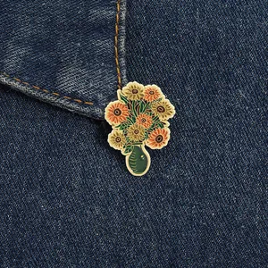 Künstlerische Van Gogh Sonnenblumen Emaille-Anstecknadel im Ölgemälde-Stil auf Denim-Stoff