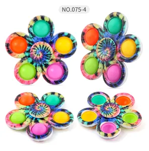 Vista multi-angolare del fidget spinner pop it a forma di fiore colorato