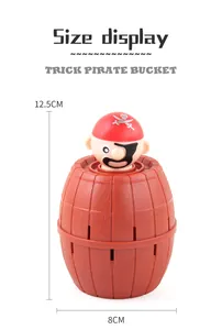 Dimensions du jouet tonneau pirate montrant une hauteur de 12,5 cm et largeur de 8 cm