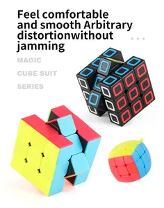 Set dettagliato di 3 cubi magici inclusi modelli 3x3 e mini portachiavi accessorio