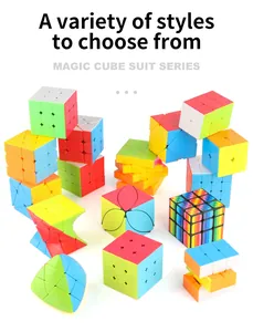 Variété de séries de cubes magiques avec pyramides et puzzles de formes irrégulières