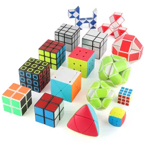 Set di puzzle educativi con cubi 2x2, 3x3, a specchio e a piramide in vari colori