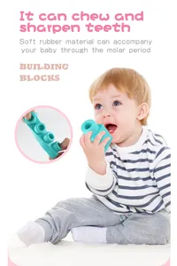 Bloques de construcción de goma suave para bebés mostrando textura masticable y flexibilidad