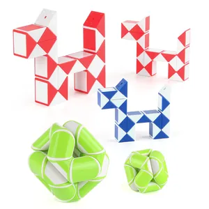 Set di puzzle a serpente magico colorato con forme di cane e sfera in varie misure