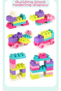 Varios modelos creativos como animales y aviones hechos de bloques grandes suaves