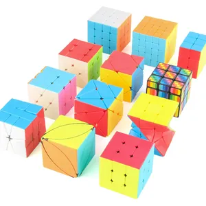 Ensemble de cubes de vitesse 2x2 à 5x5 avec rotation fluide et couleurs vives solides