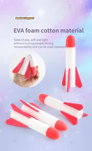 Détail de fusées en mousse EVA souple rouge et blanc avec des ailerons pour enfants