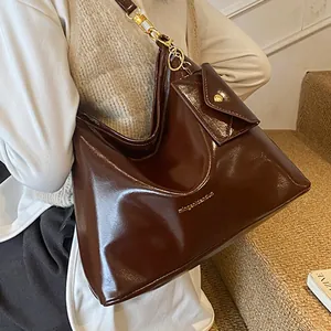 Dunkelbraune glänzende Shopper-Tasche mit großer Kapazität und abnehmbarer kleiner Tasche