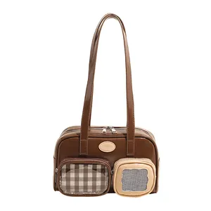 Sac fourre-tout marron foncé minimaliste avec poches à carreaux et doubles anses