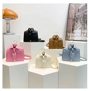 Vue détaillée des sacs bandoulière créatifs en forme de chemise en cinq couleurs