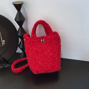 Koreanischer Stil Plüsch Lammfellimitat Eimertasche Für Damen Süße Kleine Handtasche Crossbody Schultertasche Mit Anhänger