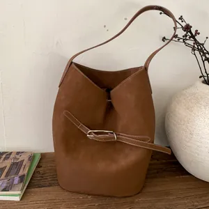 Damen Große Kapazität PU Leder Beuteltasche Minimalistische Retro Schultertasche Mit Schnalle Und Kontrastnähten Pendeltasche